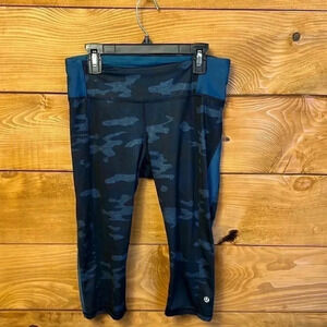 LULULEMON Women’s Leggings WORKOUT CAPRI Small Camo blue black Yoga athletic Y2K